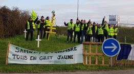 Yellow Vests in Burgundy Town Brave Cold for More Than Just Pay