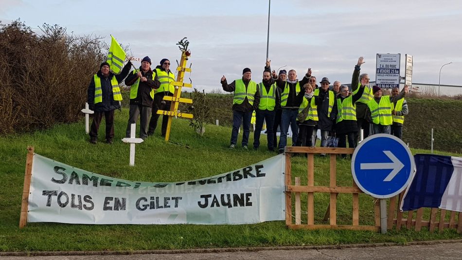 Yellow Vests in Burgundy Town Brave Cold for More Than Just Pay