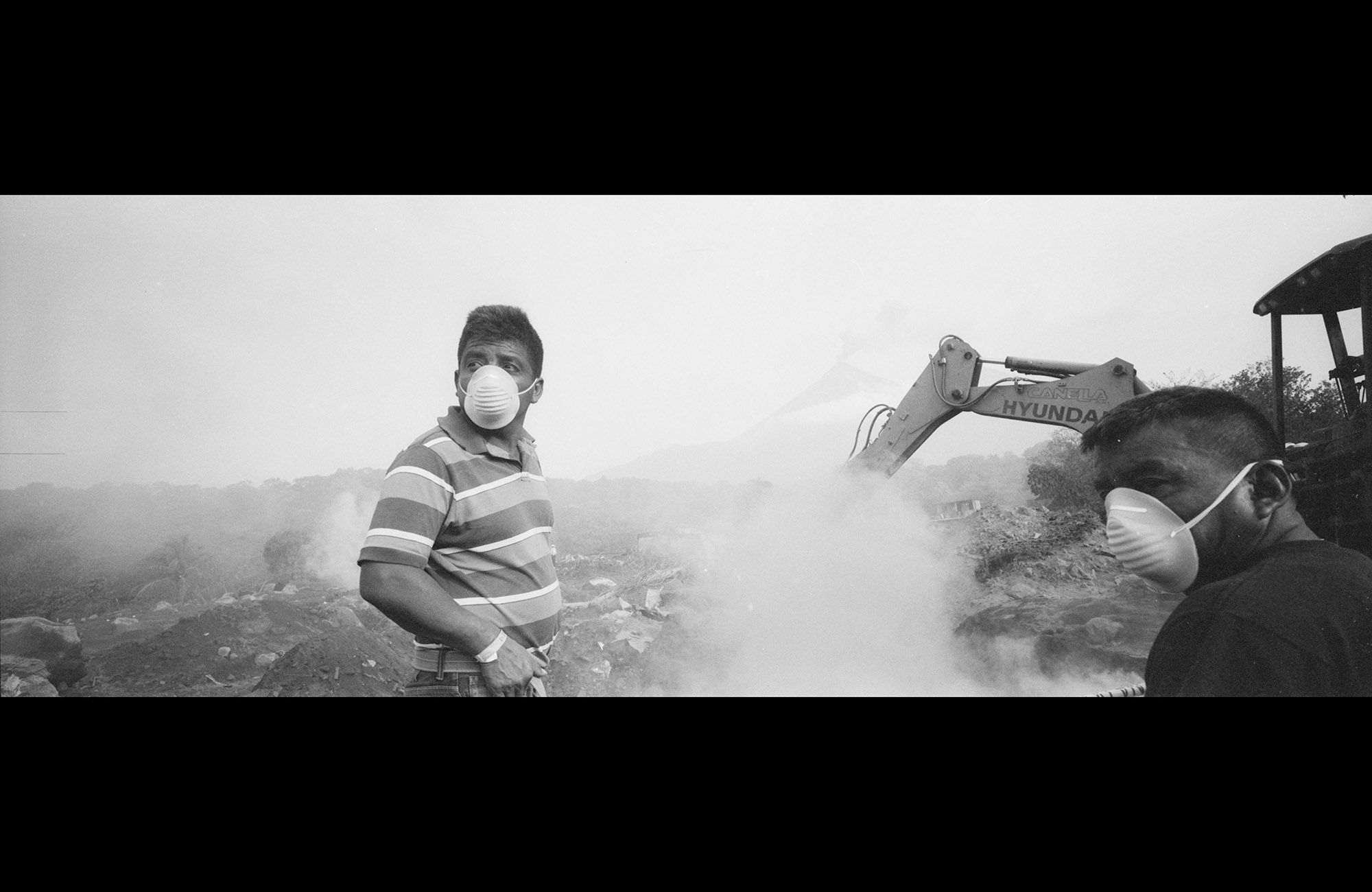 San Miguel Los Lotes, Guatemala. El 3 de junio, la localidad quedó rápidamente sepultada por una capa de cenizas, piedras y escombros tras la erupción del volcán con una furia inédita en más de un siglo, con rocas fundidas a 1.300 grados y nubes de ceniza negra.