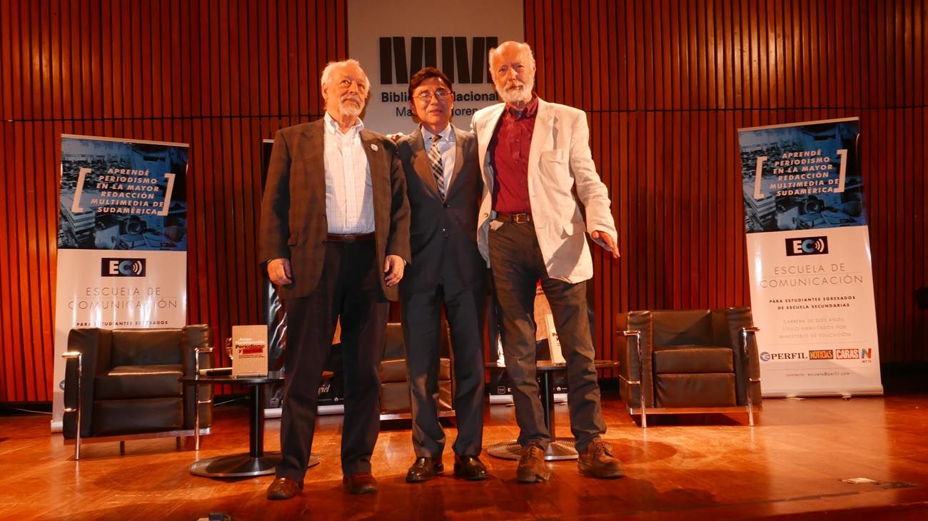 En la sala Jorge Luís Borges de la biblioteca Nacional Mariano Moreno, Jorge Fontevecchia entrevistó a James Neilson y Horacio Verbitsky en el marco de la presentación de su nuevo libro 