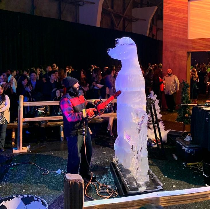 Las esculturas de hielo fueron una de las grandes atracciones de la fiesta.