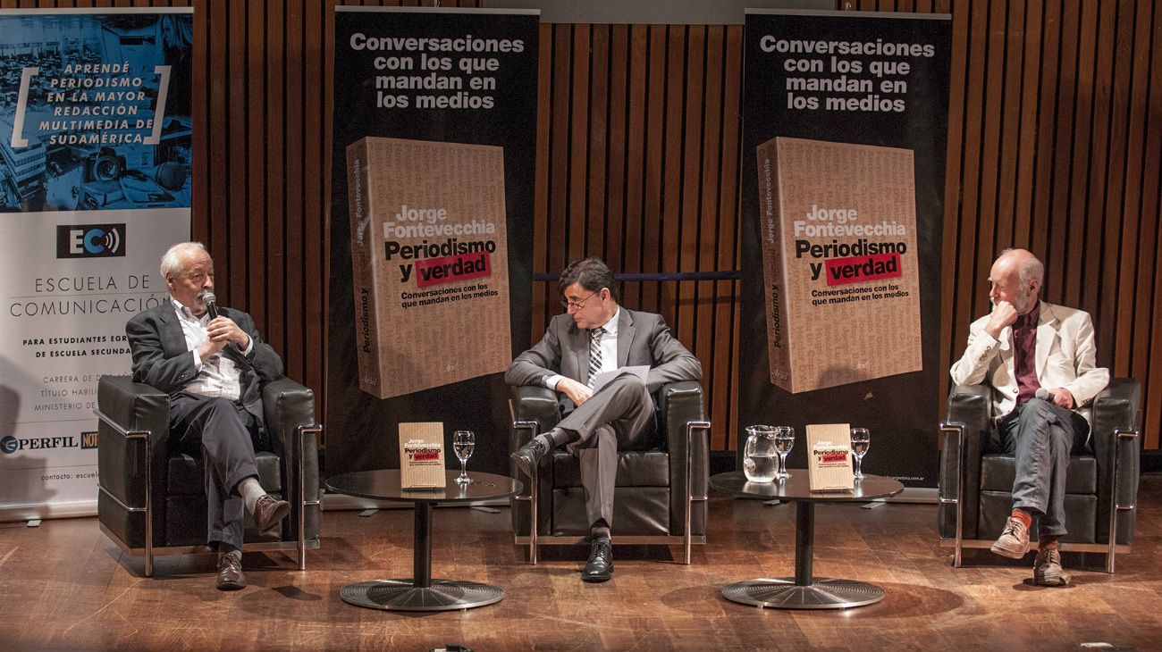 Jorge Fontevecchia, presidente de PERFIL Network, realizó un reportaje público a los periodistas Horacio Verbitsky y James Neilson que en su labor incluyen la defensa de los derechos humanos. A 35 de la restauración democrática, reflexiones que hablaron en la Biblioteca Nacional sobre el pasado y la urgencia del presente.