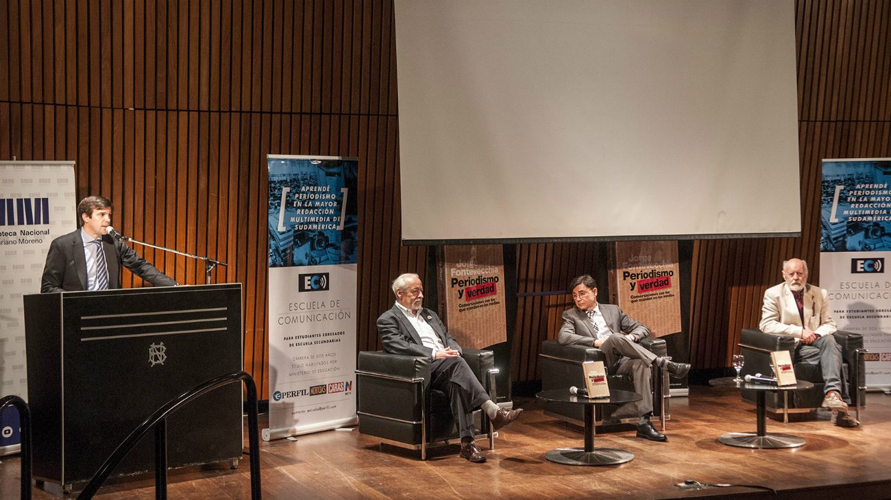 Jorge Fontevecchia, presidente de PERFIL Network, realizó un reportaje público a los periodistas Horacio Verbitsky y James Neilson que en su labor incluyen la defensa de los derechos humanos. A 35 de la restauración democrática, reflexiones que hablaron en la Biblioteca Nacional sobre el pasado y la urgencia del presente.