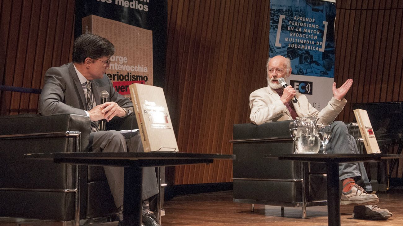 Jorge Fontevecchia, presidente de PERFIL Network, realizó un reportaje público a los periodistas Horacio Verbitsky y James Neilson que en su labor incluyen la defensa de los derechos humanos. A 35 de la restauración democrática, reflexiones que hablaron en la Biblioteca Nacional sobre el pasado y la urgencia del presente.