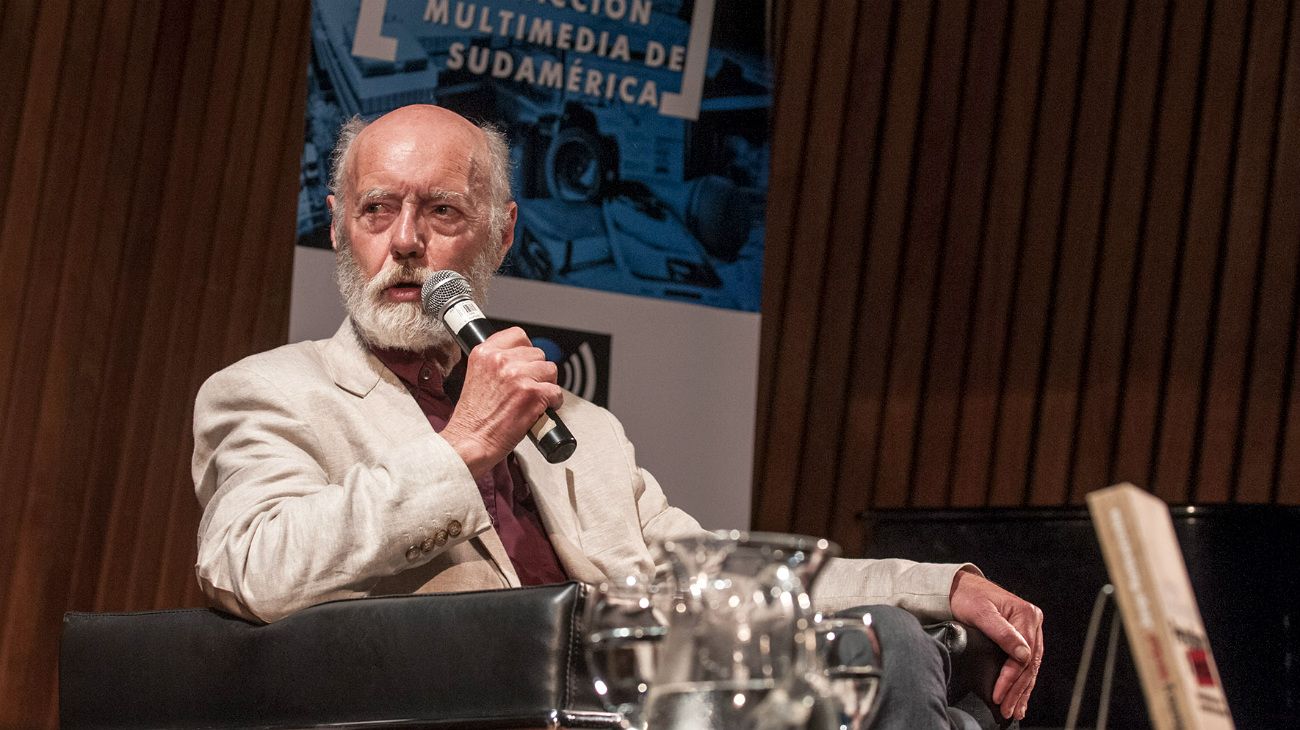 Jorge Fontevecchia, presidente de PERFIL Network, realizó un reportaje público a los periodistas Horacio Verbitsky y James Neilson que en su labor incluyen la defensa de los derechos humanos. A 35 de la restauración democrática, reflexiones que hablaron en la Biblioteca Nacional sobre el pasado y la urgencia del presente.