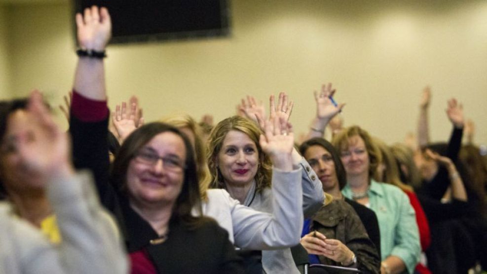 Las mujeres necesitan 202 años para ganar lo mismo que los hombres