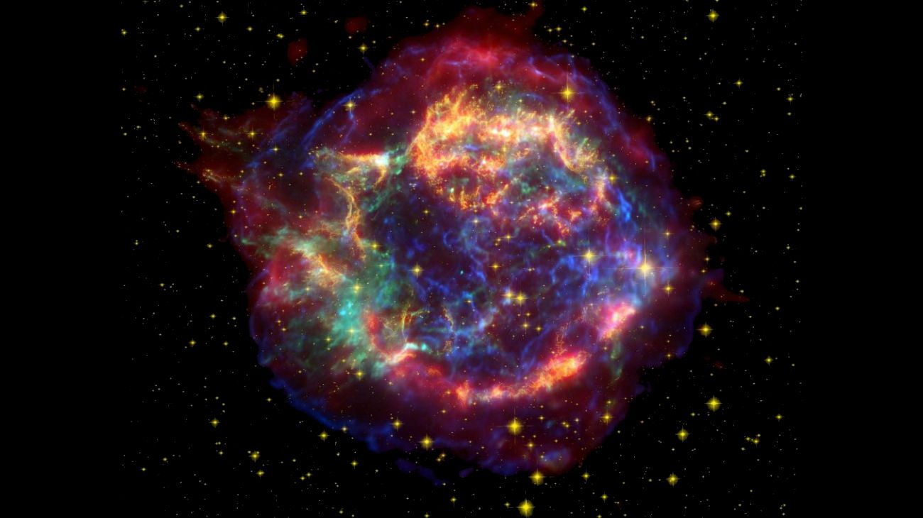 La supernova Cas A en la constelación de Casiopea ayudó a los científicos a entender qué le sucederá al sistema solar. Dentro de 4.500-5.000 millones de años, el Sol moribundo llenará la Tierra y otros planetas con nanodiamantes y corindones, según creen los astrónomos.