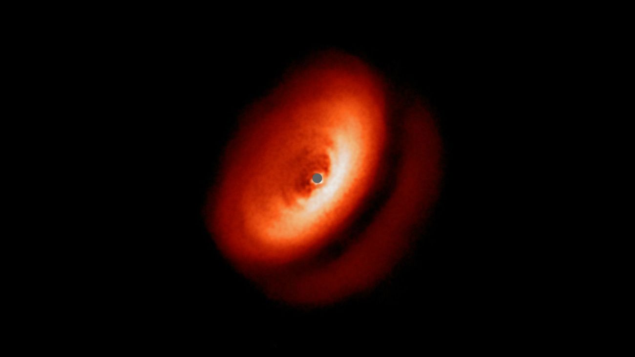 El 'planetoscopio' SPHERE conectado al telescopio VLT obtuvo una imagen impresionante de la joven estrella IM Lupi.