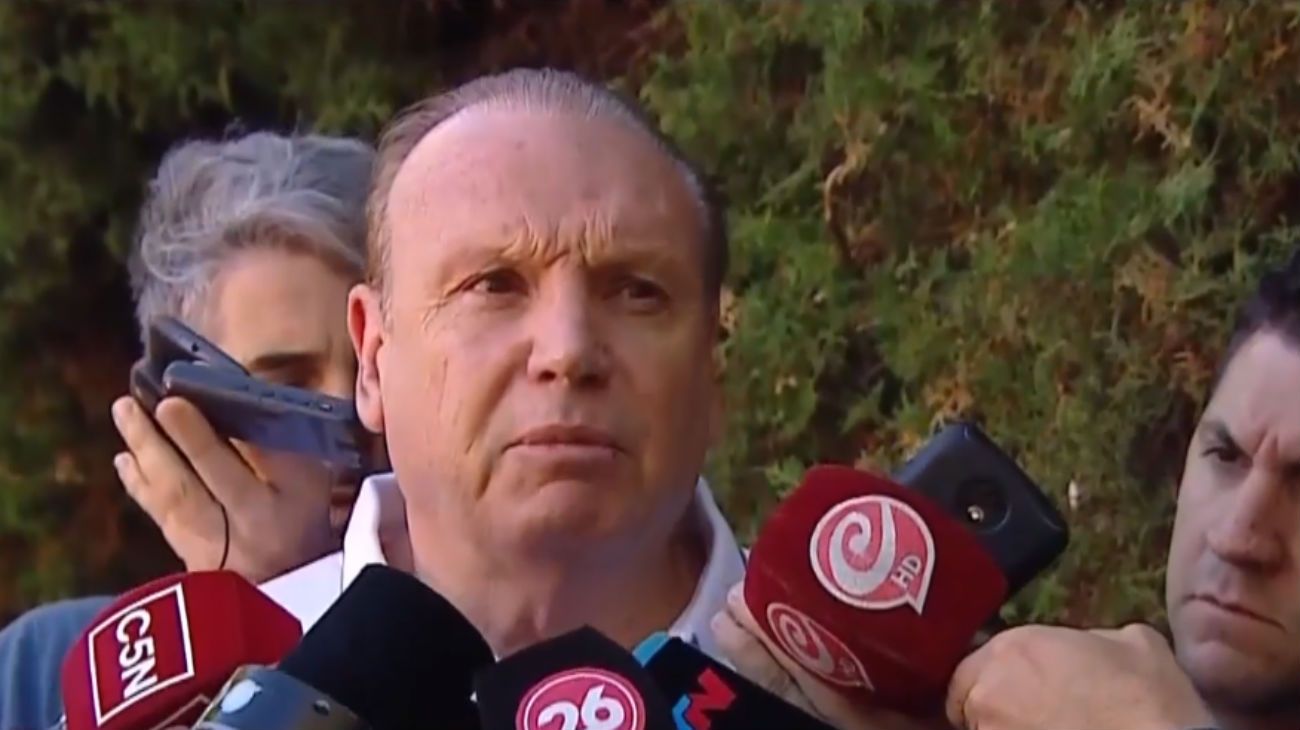 El exintendente de Merlo, Raúl Othacehé, habló con la prensa luego de la entradera a su casa y apuntó contra el actual jefe comunal, Gustavo Menéndez.