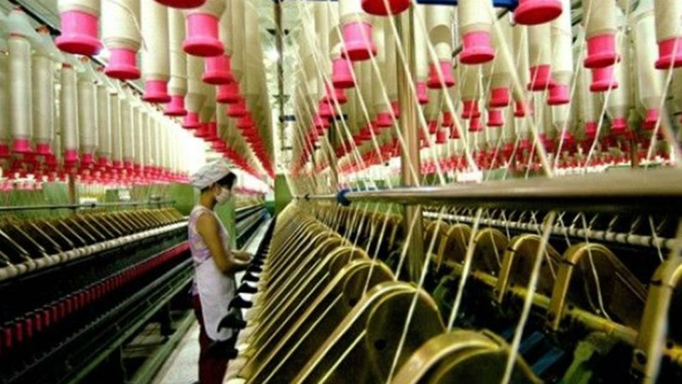La producción del sector textil, la confección de indumentaria y las ventas en este rubro continúan con tendencia negativa.