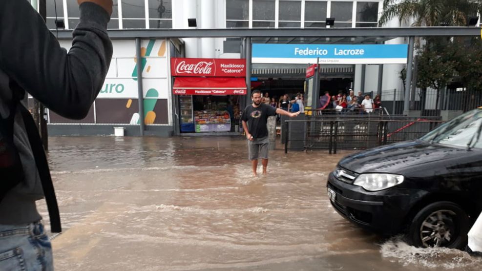 Inundaciones en distintos puntos de la Ciudad.