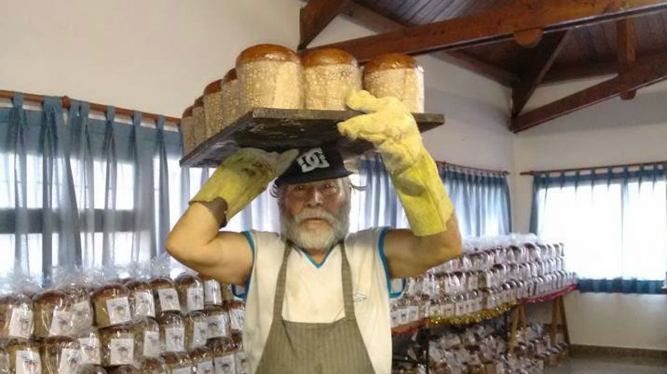 Martínez en pleno trabajo solidario. 