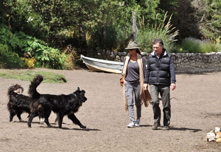 Macri y Awada durante uno de sus últimos paseos por la zona. 