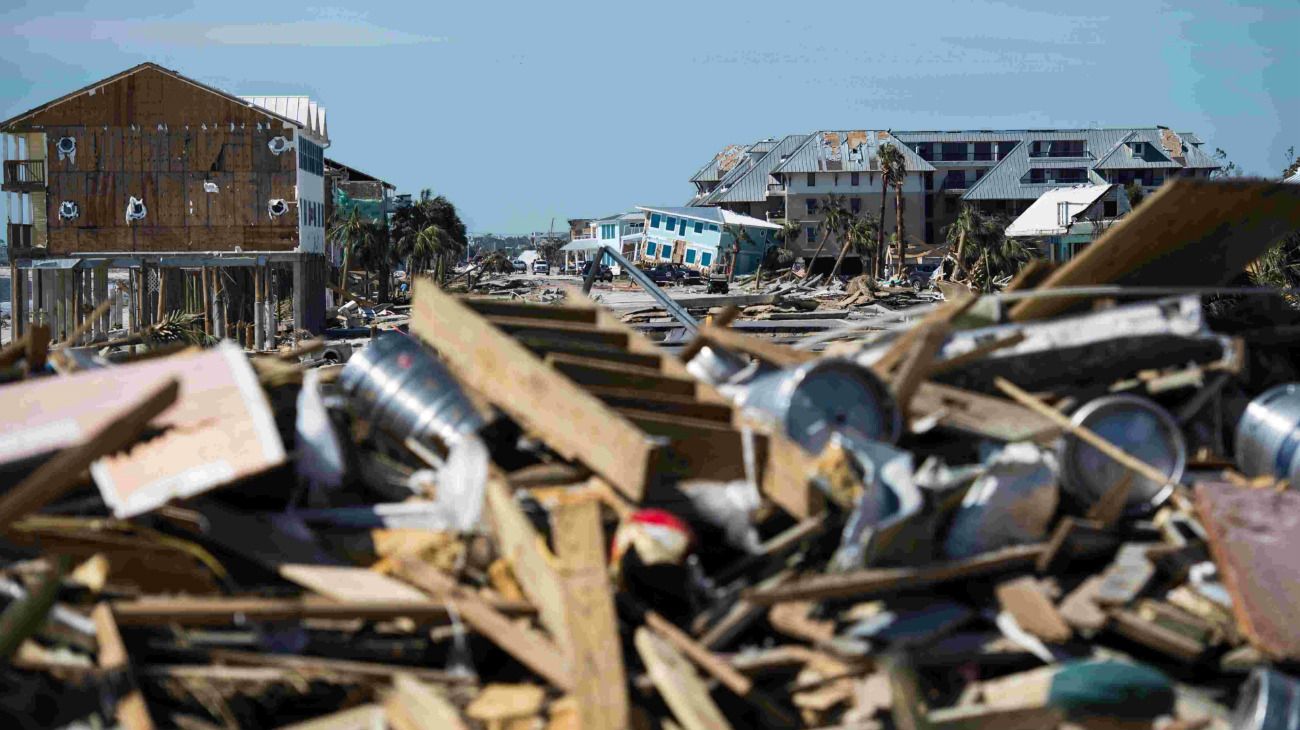 HURACÁN MICHAEL. Del 6 al 12 de octubre este huracán pasó por Centroamérica, la Península de Yucatán y tocó tierra en Mexico Beach, Florida, Estados Unidos, donde ocasionó severas afectaciones. Después siguió su ruta destructiva por Georgia, Carolina del Norte y Virginia. Llegó a ser categoría 4, tuvo vientos de 240 km/h y dejó casi 30 muertos.