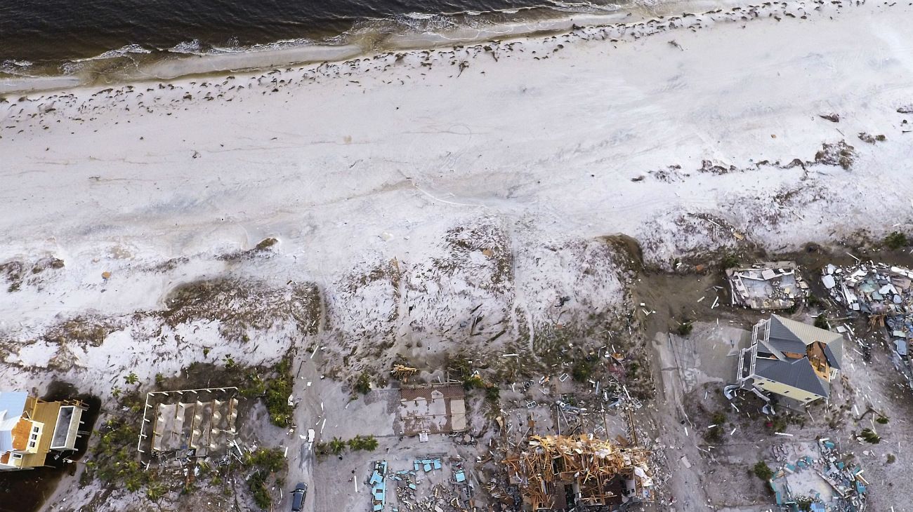 HURACÁN MICHAEL. Del 6 al 12 de octubre este huracán pasó por Centroamérica, la Península de Yucatán y tocó tierra en Mexico Beach, Florida, Estados Unidos, donde ocasionó severas afectaciones. Después siguió su ruta destructiva por Georgia, Carolina del Norte y Virginia. Llegó a ser categoría 4, tuvo vientos de 240 km/h y dejó casi 30 muertos.