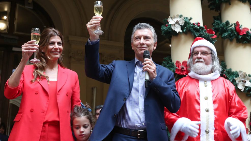 Mauricio Macri, Juliana Awada y Antonia, en el brindis navideño en Casa Rosada.