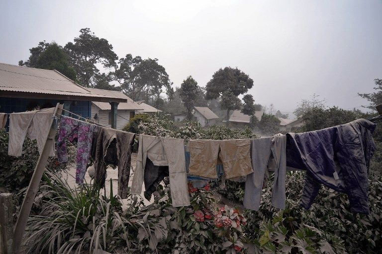 SINABUNG. El 18 de febrero fue el turno del volcán Sinabung en Sumatra que, antes de volver a la actividad en 2010, había permanecido en silencio durante cuatro siglos. El Sinabung es un volcán ubicado al norte de la isla de Sumatra, en Indonesia, que regala vistas cada día más sorprendentes y preocupantes. 