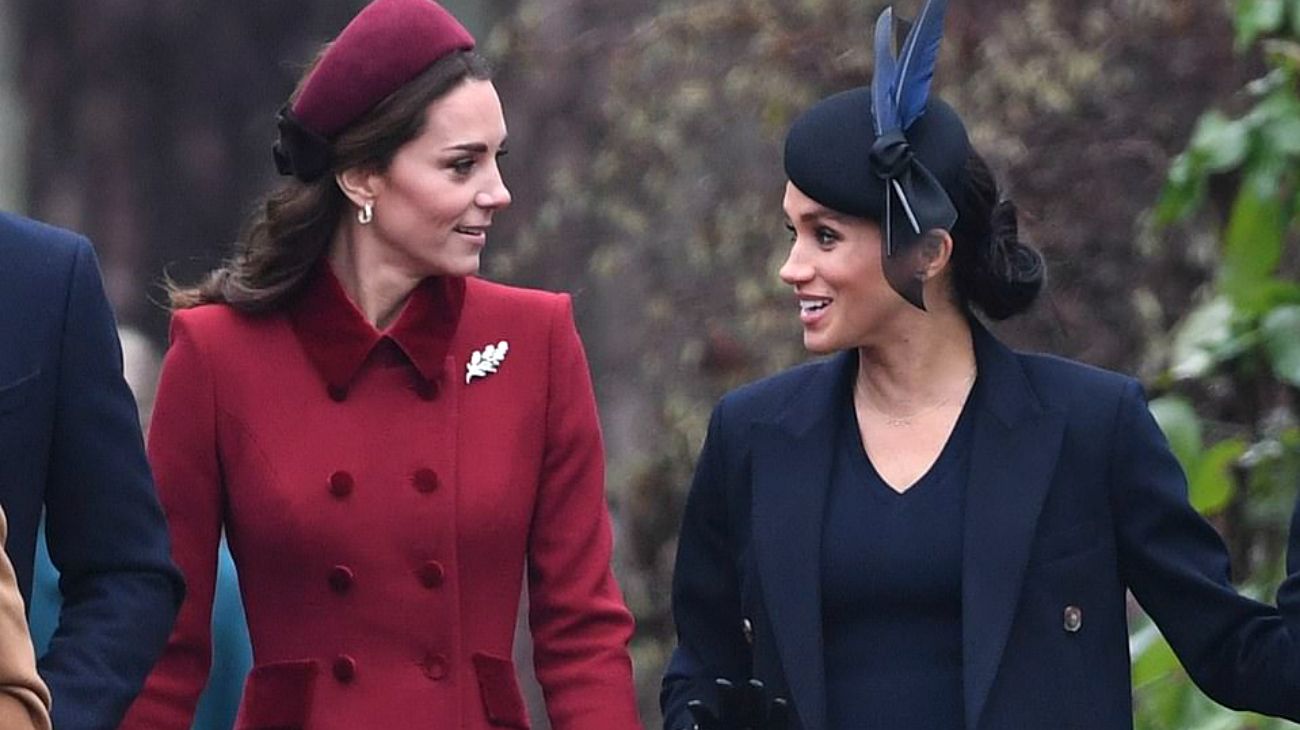 Los príncipes Guillermo y Harry de Inglaterra con sus esposas celebrando la Navidad en Sandringham.