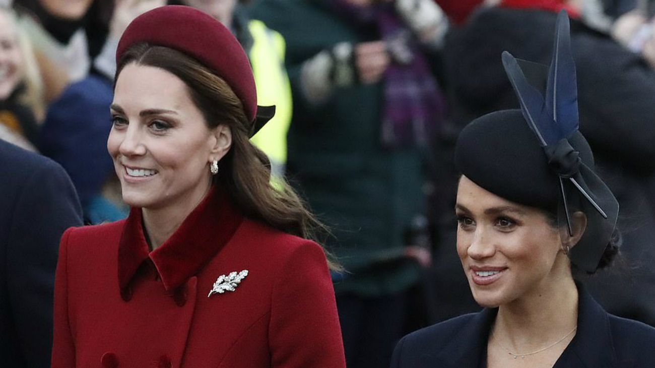 Los príncipes Guillermo y Harry de Inglaterra con sus esposas celebrando la Navidad en Sandringham.