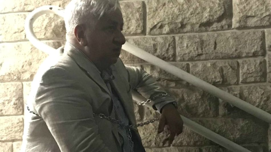 Julio Piumato, encadenado en la Comisaría