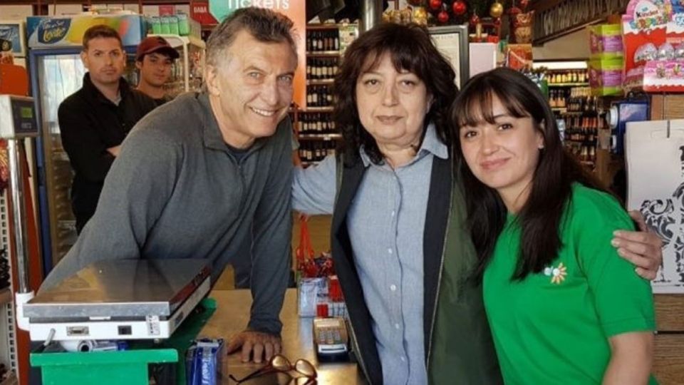 Macri con los empleados del supermercado 7 Lagos