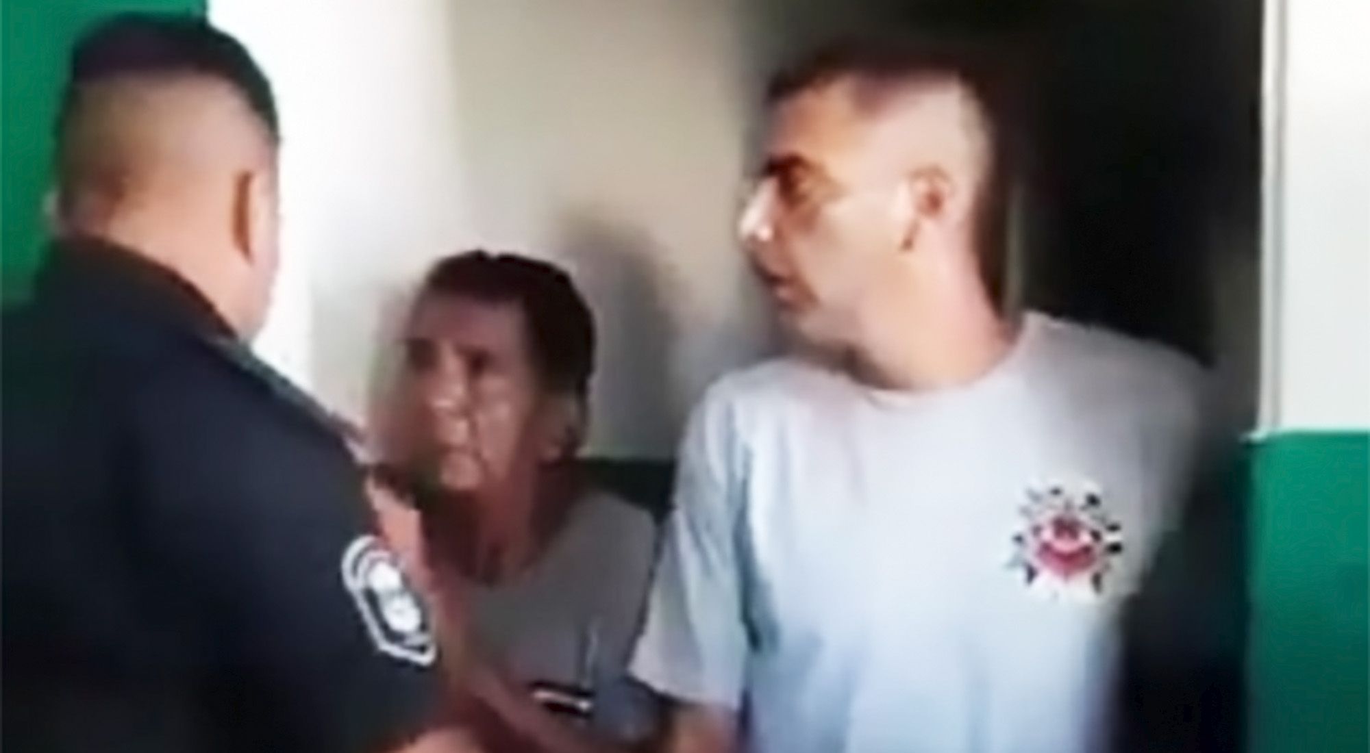 Dos policías fueron a trabajar borrachos, los filmaron y los desafectaron