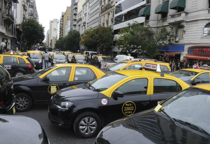 Taxistas Cortan El Puente Pueyrredon Y Otros Accesos A Capital