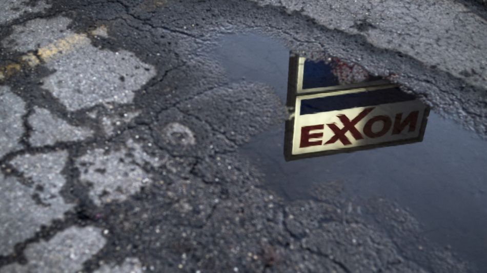 Exxon in `Bull's-Eye' as Worst Year Since Reagan Nears End (1)