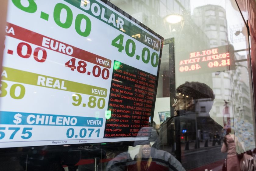 Disminuye La Fiebre Del Dólar En Argentina Por Eilidad Argentine Peso Tumbles Amid Deepening Economic Crisis Foto Bloomberg