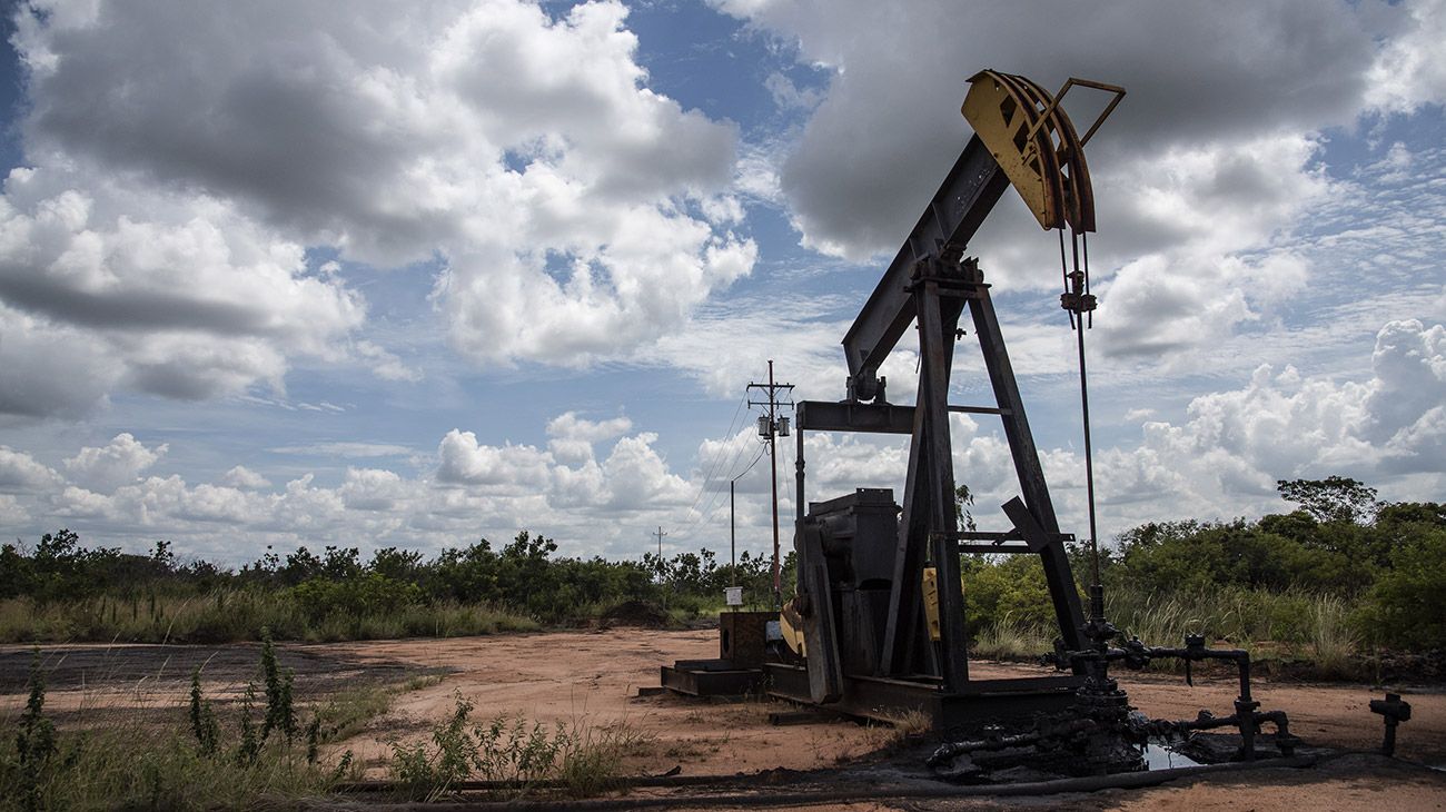 Cae el precio del petróleo. 