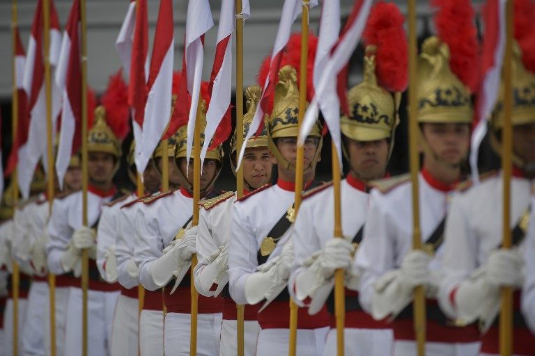 Bajo medidas de seguridad extremas, el ultraderechista Jair Bolsonaro recibió este 1 de enero en Brasilia la banda presidencial de manos del expresidente Michel Temer.