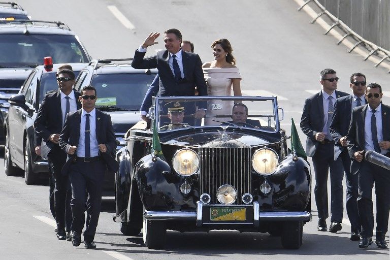 Bajo medidas de seguridad extremas, el ultraderechista Jair Bolsonaro recibió este 1 de enero en Brasilia la banda presidencial de manos del expresidente Michel Temer.