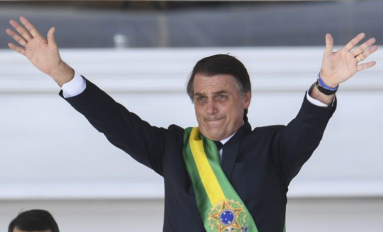 Bajo medidas de seguridad extremas, el ultraderechista Jair Bolsonaro recibió este 1 de enero en Brasilia la banda presidencial de manos del expresidente Michel Temer.