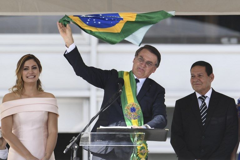 Bajo medidas de seguridad extremas, el ultraderechista Jair Bolsonaro recibió este 1 de enero en Brasilia la banda presidencial de manos del expresidente Michel Temer.