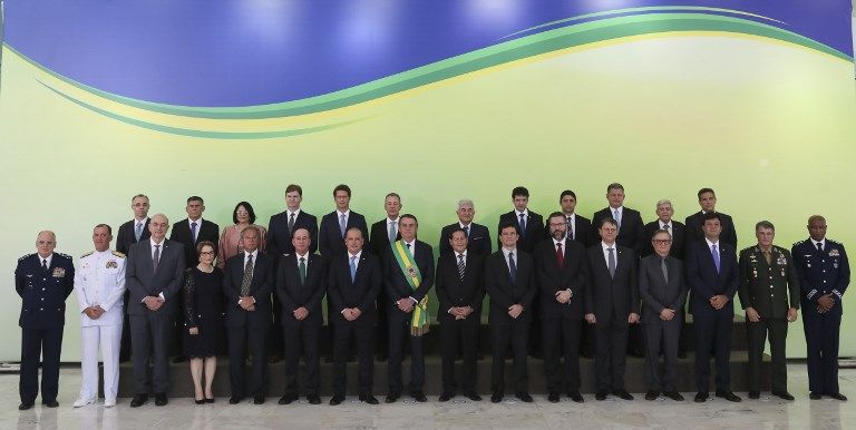 Bajo medidas de seguridad extremas, el ultraderechista Jair Bolsonaro recibió este 1 de enero en Brasilia la banda presidencial de manos del expresidente Michel Temer.