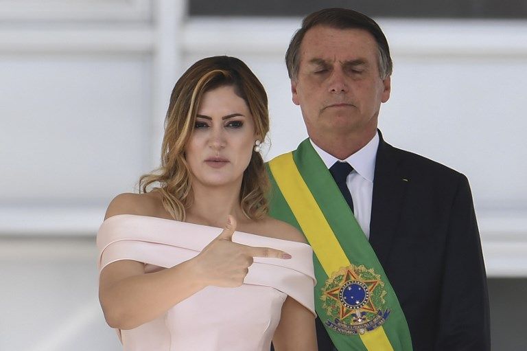 Bajo medidas de seguridad extremas, el ultraderechista Jair Bolsonaro recibió este 1 de enero en Brasilia la banda presidencial de manos del expresidente Michel Temer.