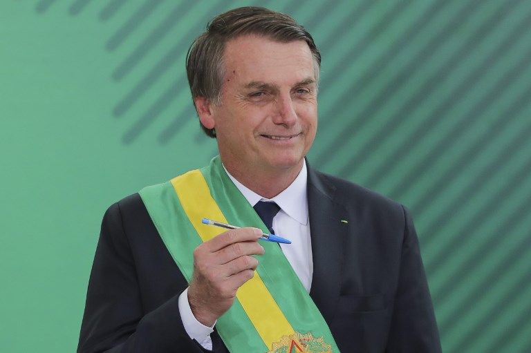 Bajo medidas de seguridad extremas, el ultraderechista Jair Bolsonaro recibió este 1 de enero en Brasilia la banda presidencial de manos del expresidente Michel Temer.