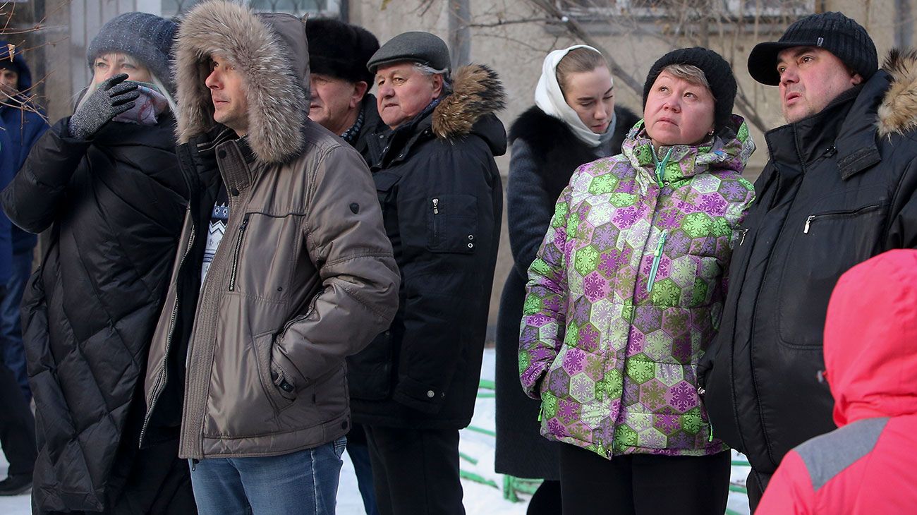 Rusia: hallaron vivo a un bebé bajo los escombros del edificio que se derrumbó y dejó ocho muertos