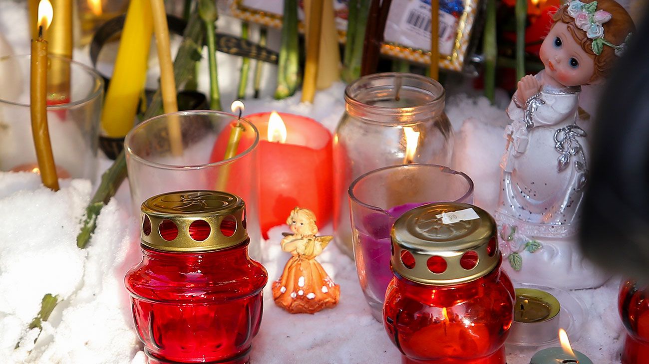 Rusia: hallaron vivo a un bebé bajo los escombros del edificio que se derrumbó y dejó ocho muertos