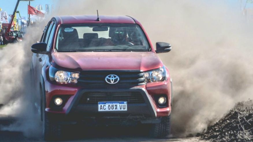 1-toyota-hilux