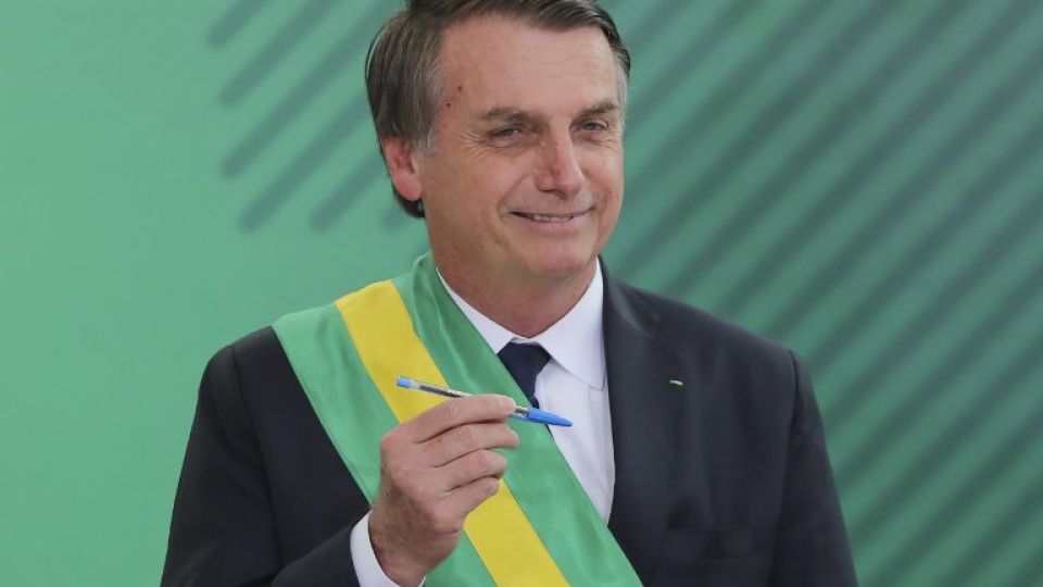 Bajo medidas de seguridad extremas, el ultraderechista Jair Bolsonaro recibió este 1 de enero en Brasilia la banda presidencial de manos del expresidente Michel Temer.