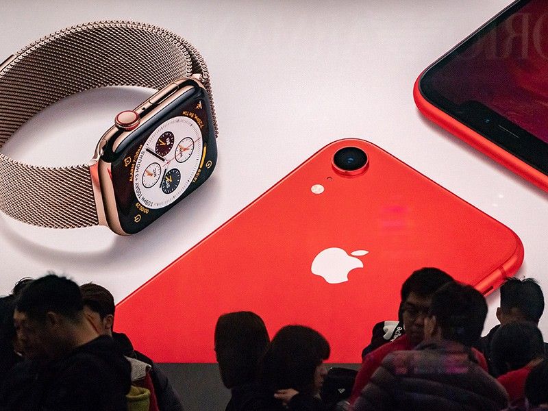 Apple Cuts Outlook as Chinese Slowdown Hits Demand for IPhones