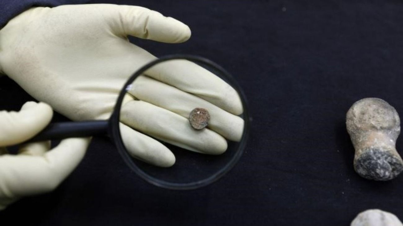 El sello de arcilla hallado en la plaza del Muro de los Lamentos.