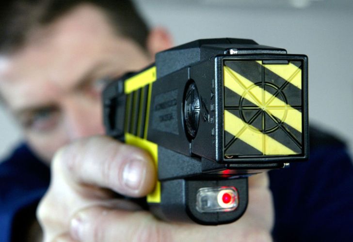 pistolas-taser-04012018-531871