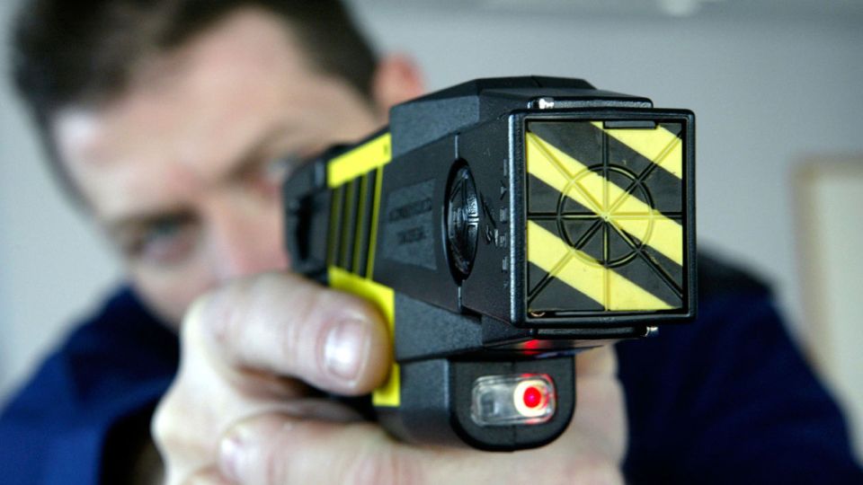 pistolas taser 04012018