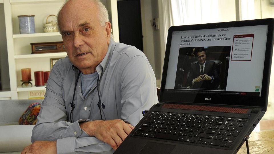 FOCO EN BRASIL. El ex secretario de Política Económica en los 90 exhibió su apoyo en las redes.