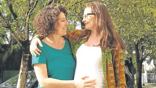 primera vez. La Justicia bonaerense otorgó la misma licencia por maternidad a una pareja de mujeres.