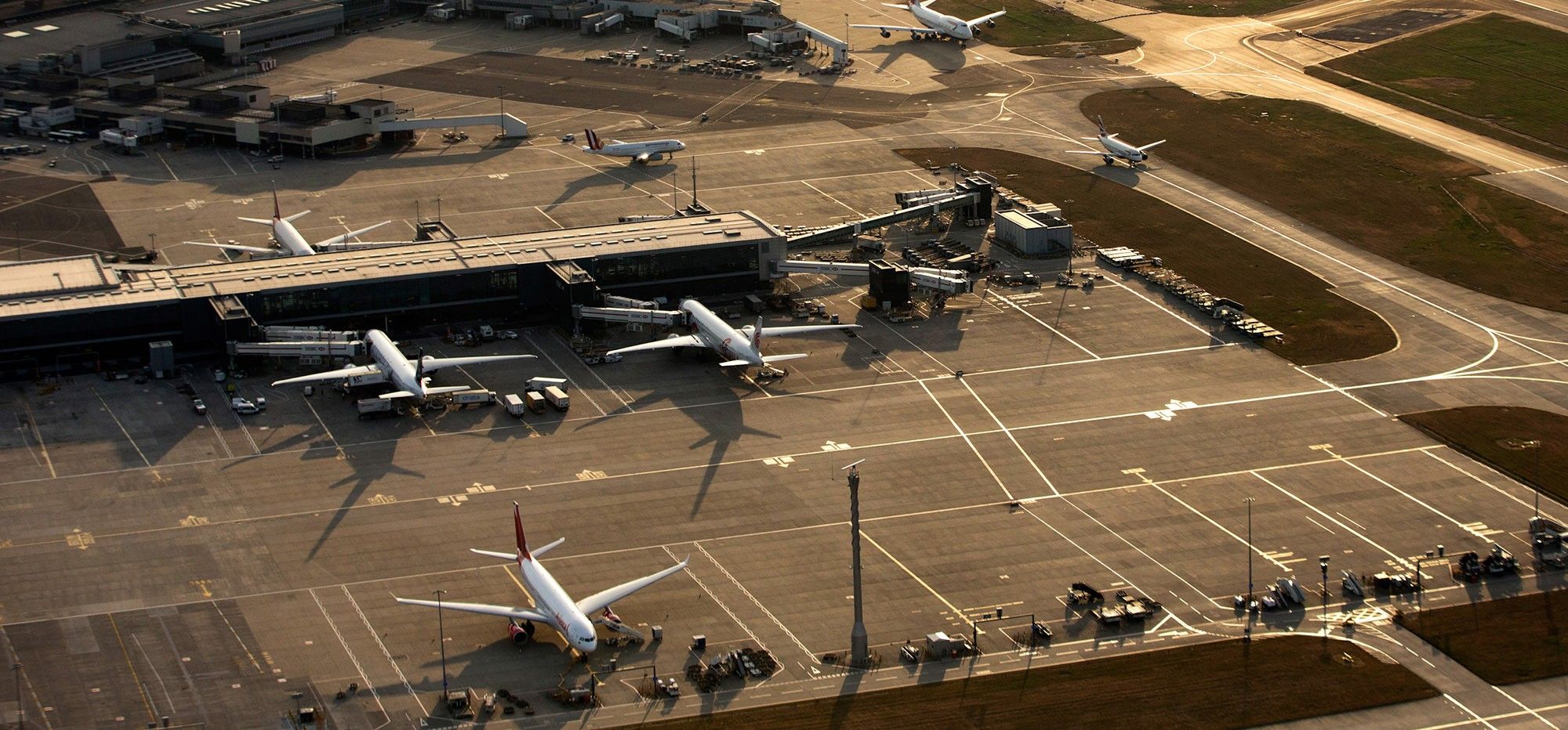 LARGE LEDE Heathrow Airport LARGE LEDE