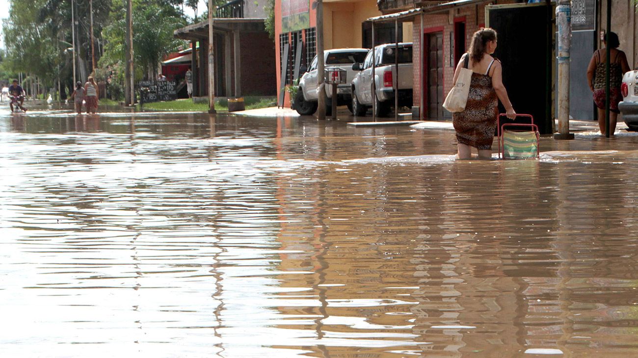 Un fuerte temporal dejó dos muertos, cientos de evacuados y daños en la región del litoral.