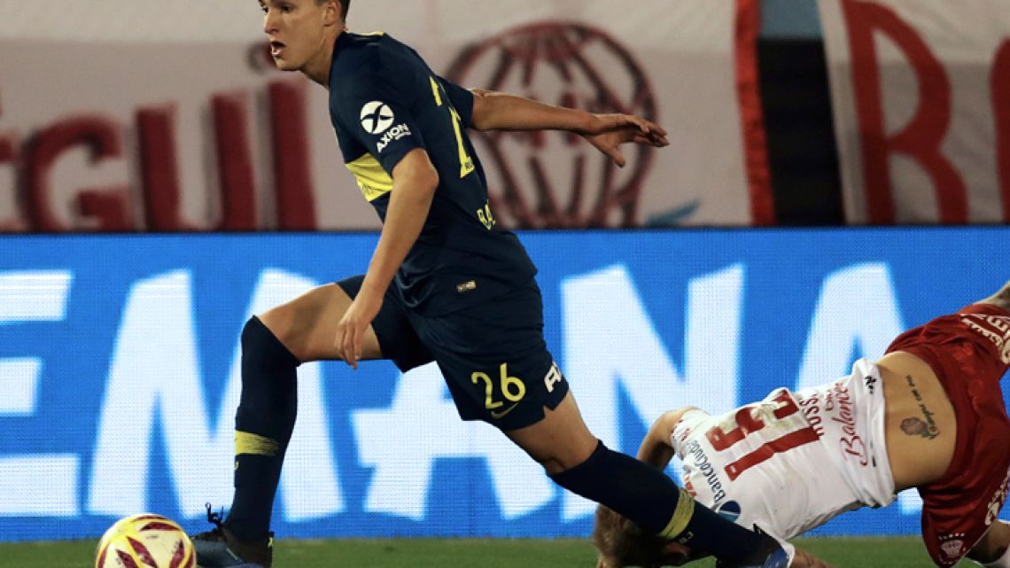Picture taken on August 26, 2018 shows Boca Juniors' defender Leonardo Balerdi (left) controlling the ball past Huracán's midfielder Ivan Rossi during a match at Tomas A Duco stadium in Buenos Aires. German first division Bundesliga leaders Borussia Dortmund are set to sign Balerdi in the current transfer window after reportedly agreeing a fee of 16 million euros ($18.45m). Germany's top-selling daily Bild reports on January 11, 2019 that Dortmund's chief scout and a lawyer are in Argentina to finalise details with the 19-year-old Boca Juniors defender, who will be offered a contract until June 2023.